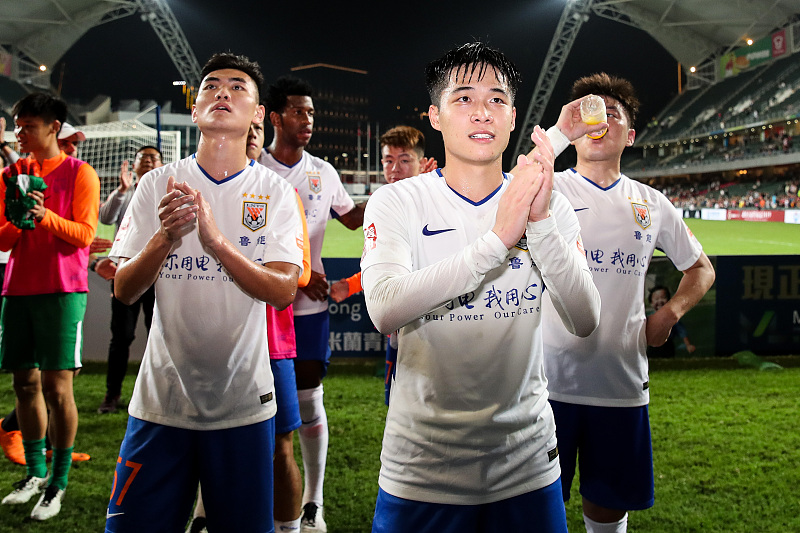 包含加拿大球员加盟西甲球队，开启新的职业生涯的词条