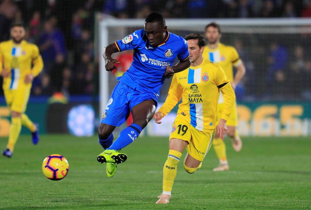 格拉纳达主场大胜对手，保持连胜状态