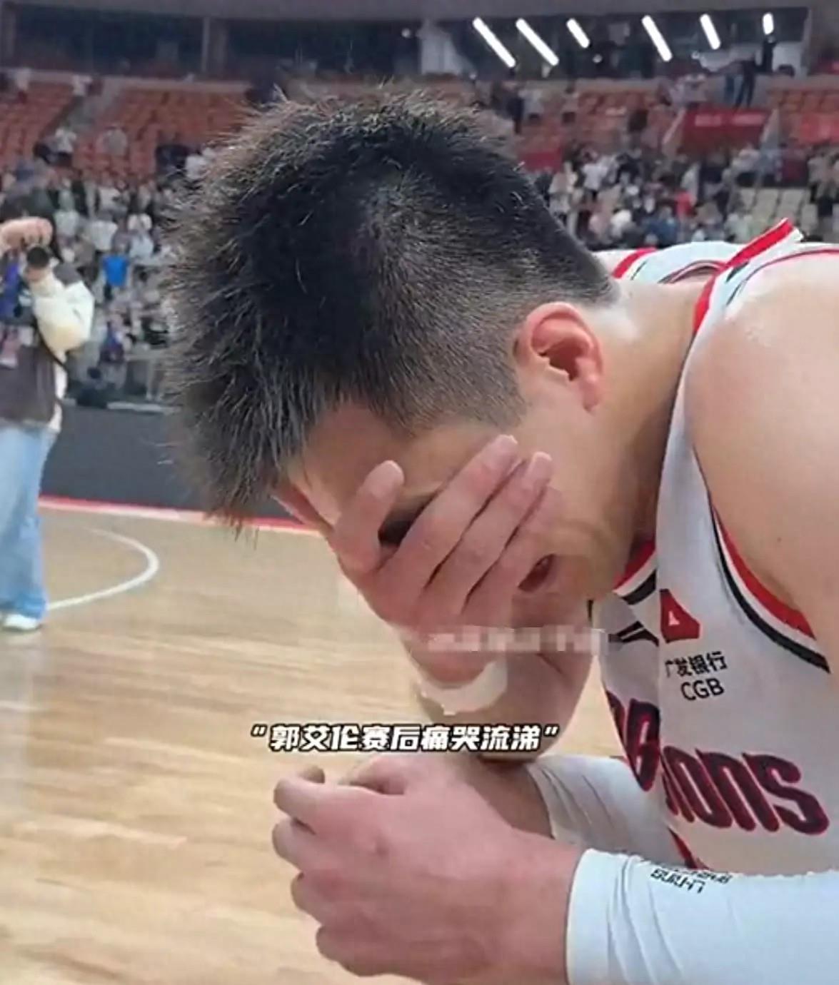 开云APP-包含受伤消息：球队一名主力后卫或因伤缺席的词条