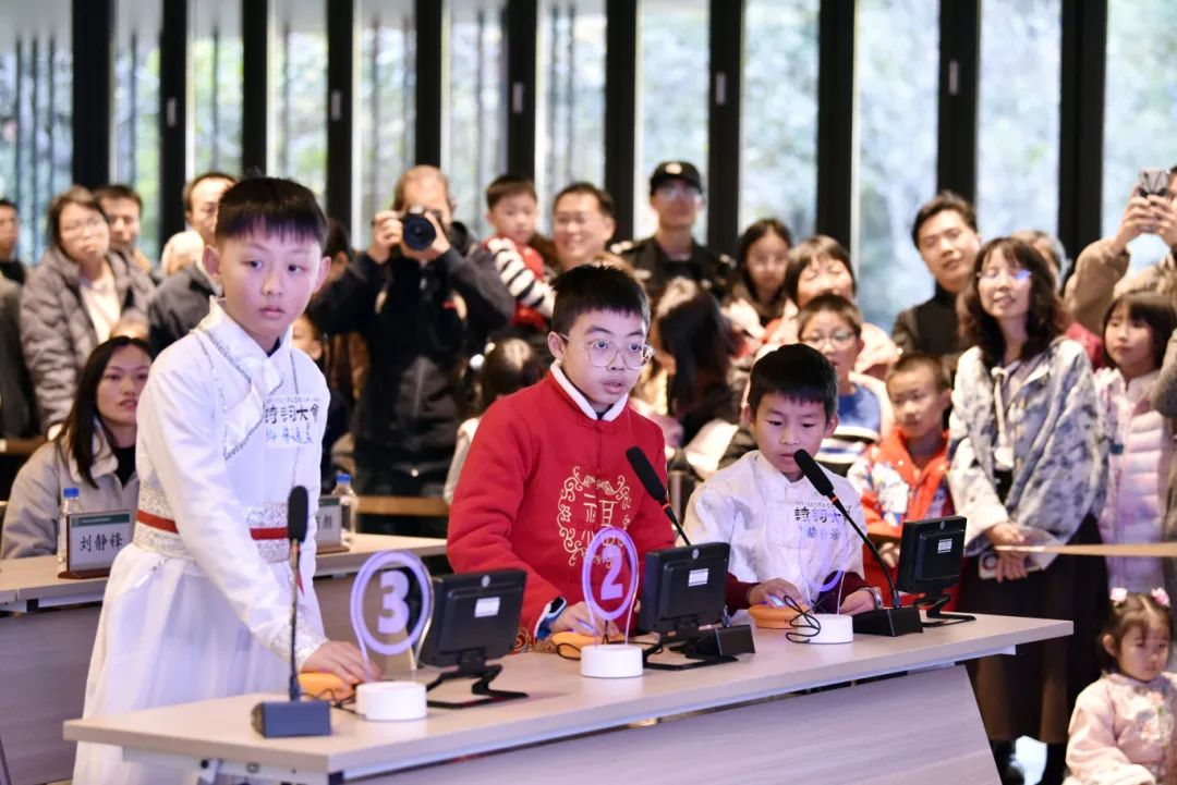 参赛选手们展现出色表现,赢得喝彩 参赛选手们展现出色表现,赢得喝彩