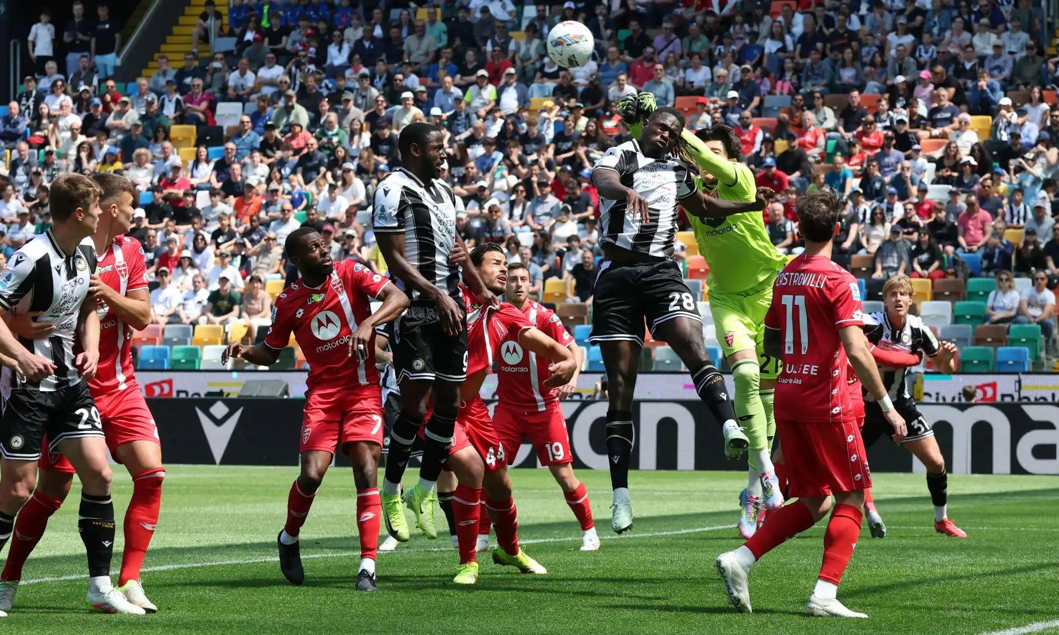 开云体育入口-尤文图斯主帅意外离职，球队再次陷入危机