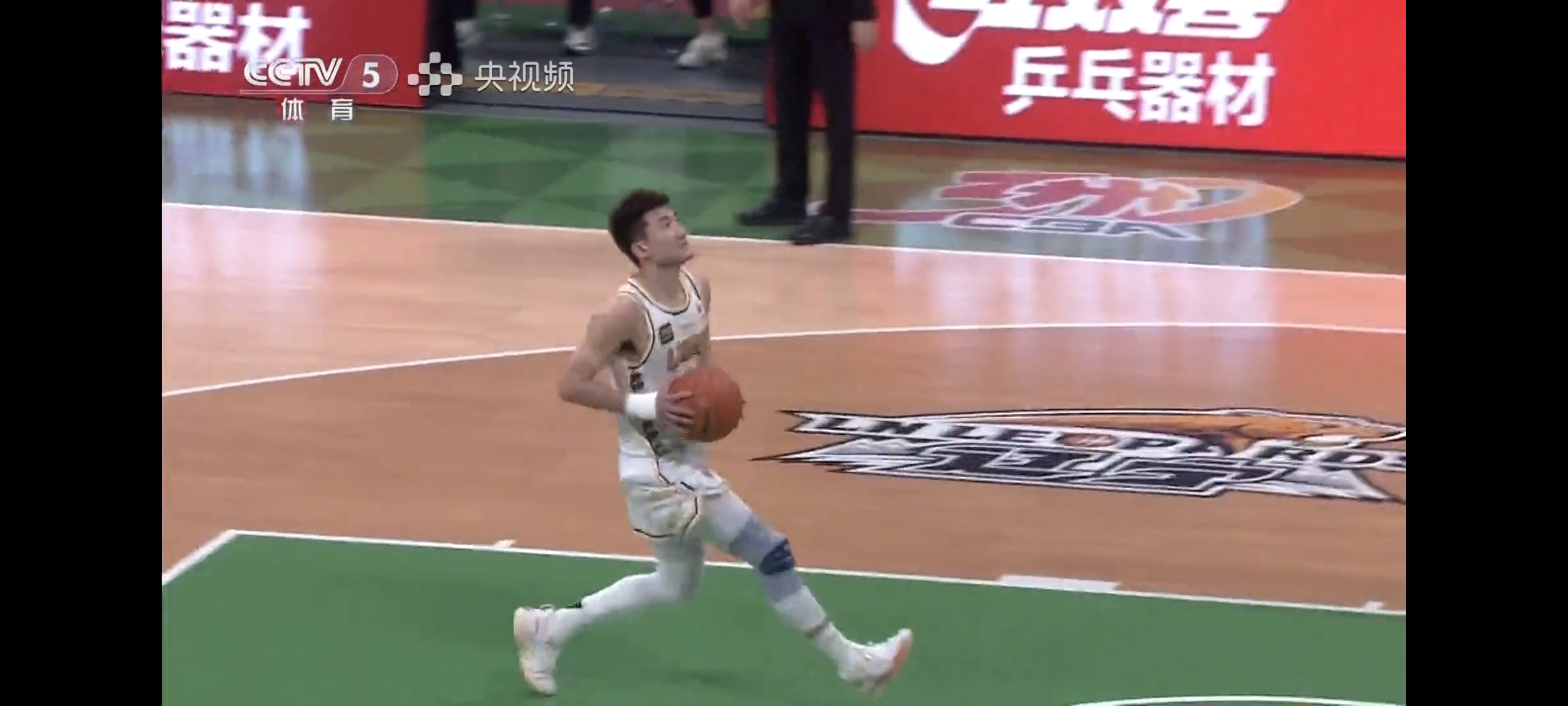 关于篮板王再次表现出色，帮助球队拿下胜利的信息