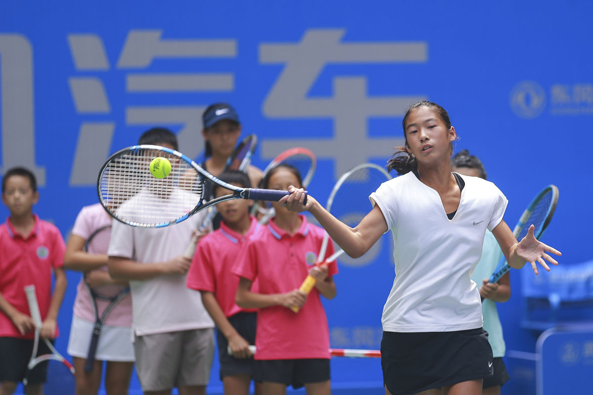 运动员们在赛场上尽显实力,向世界证明实力 运动员们在赛场上尽显实力,向世界证明实力