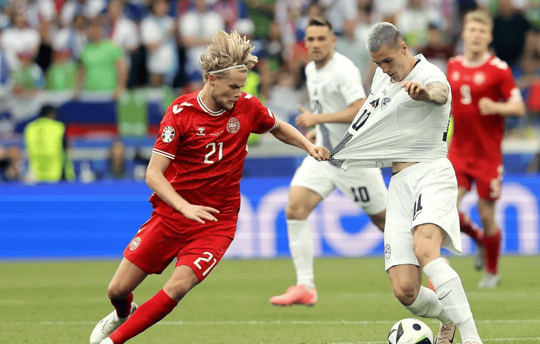 斯洛伐克运动员在比赛中实现突破 斯洛伐克运动员在比赛中实现突破