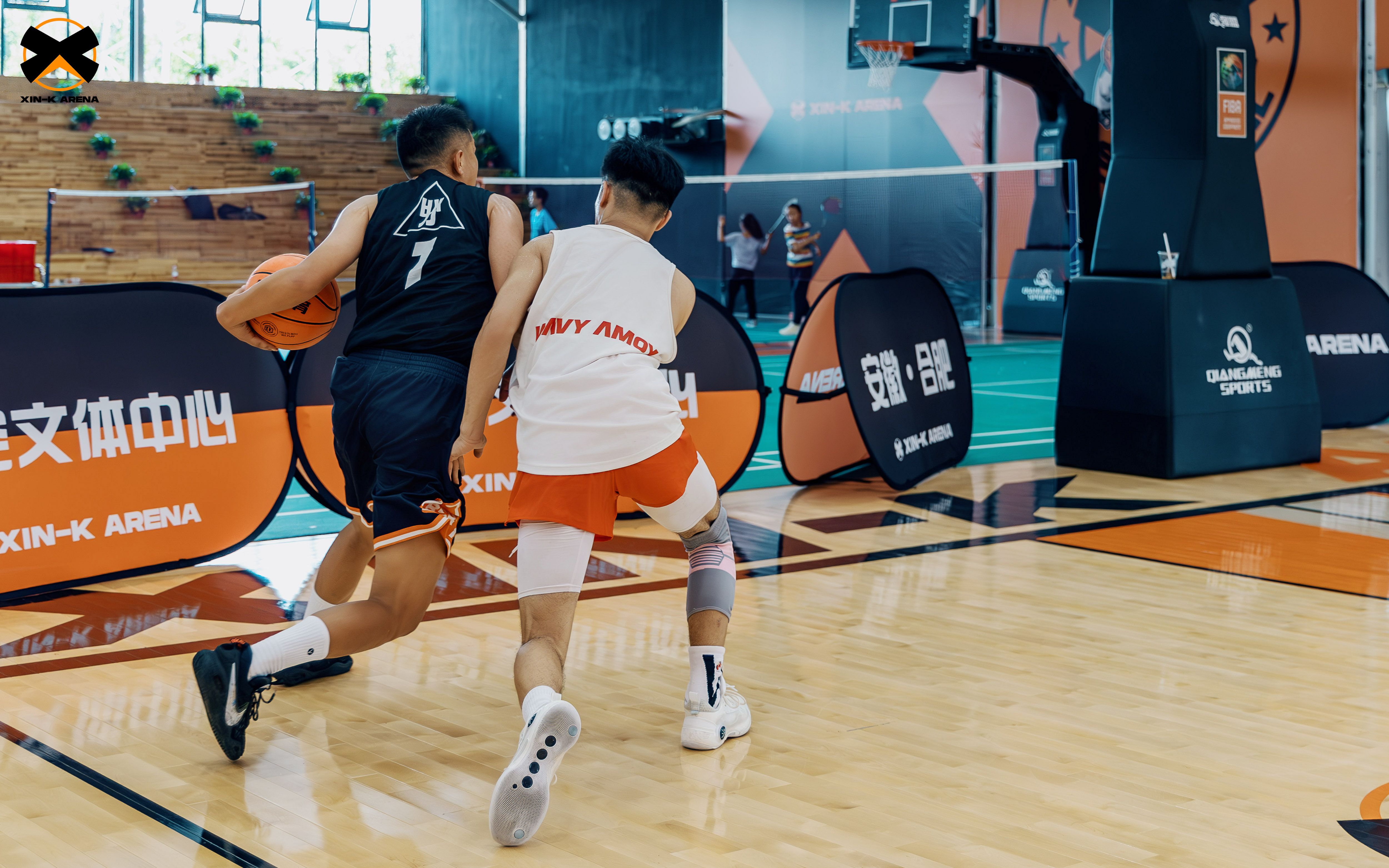 篮球赛事经历激烈对抗,终见胜负 篮球赛事经历激烈对抗,终见胜负