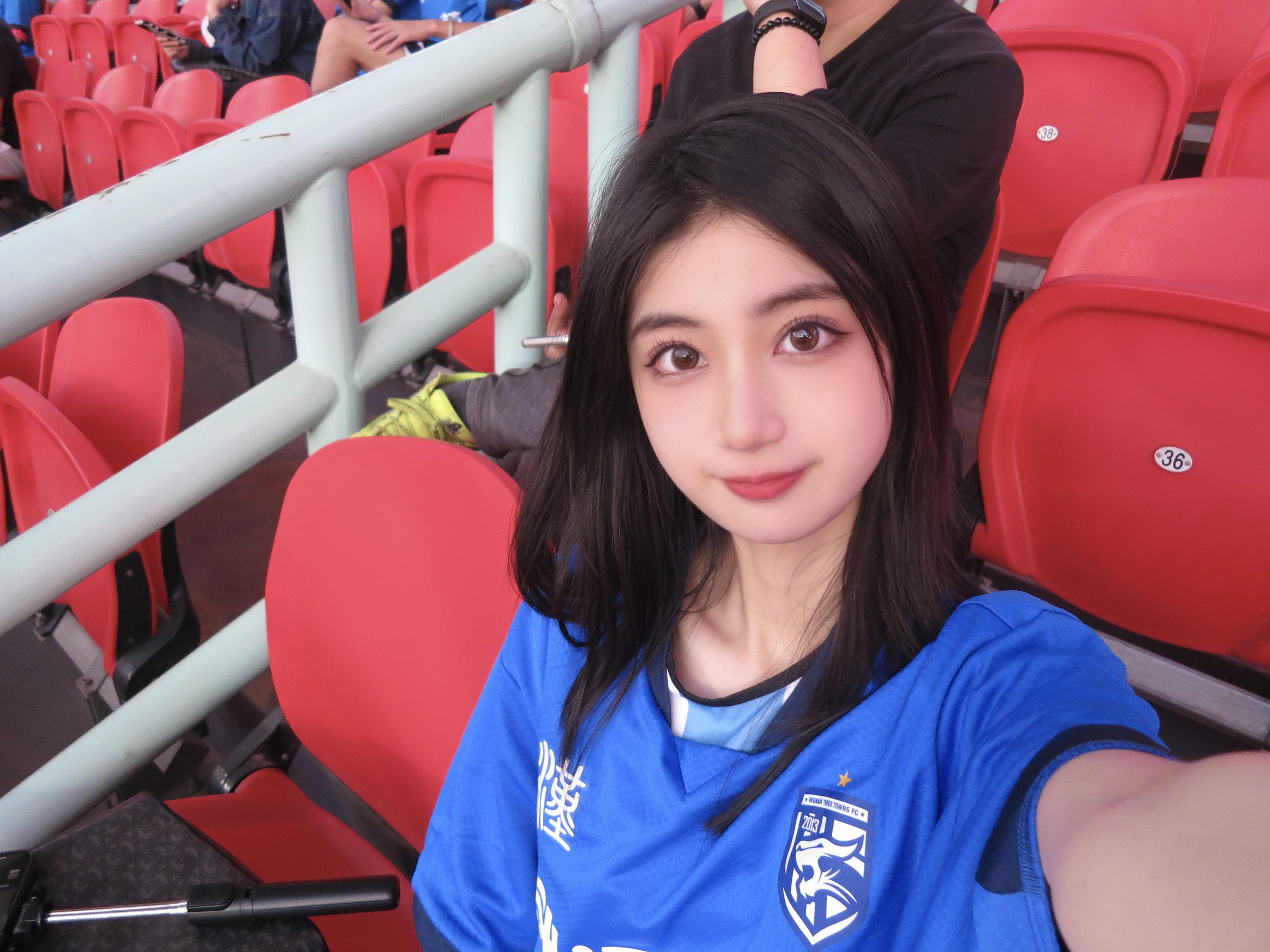 球员个人表现赢得球迷喝彩