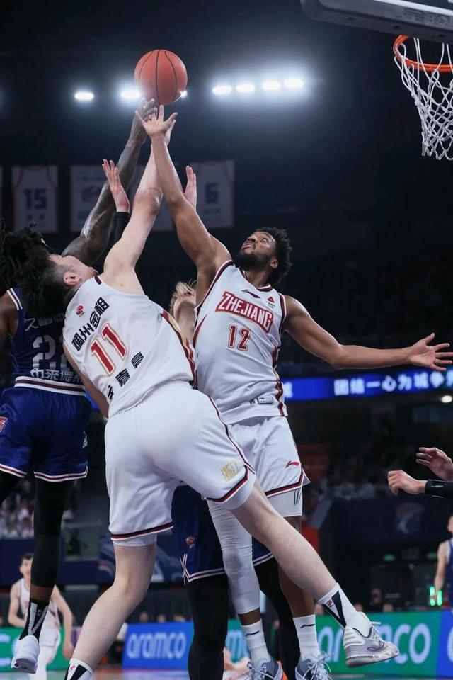 上海男篮惨败，连续两场失利实在无法接受