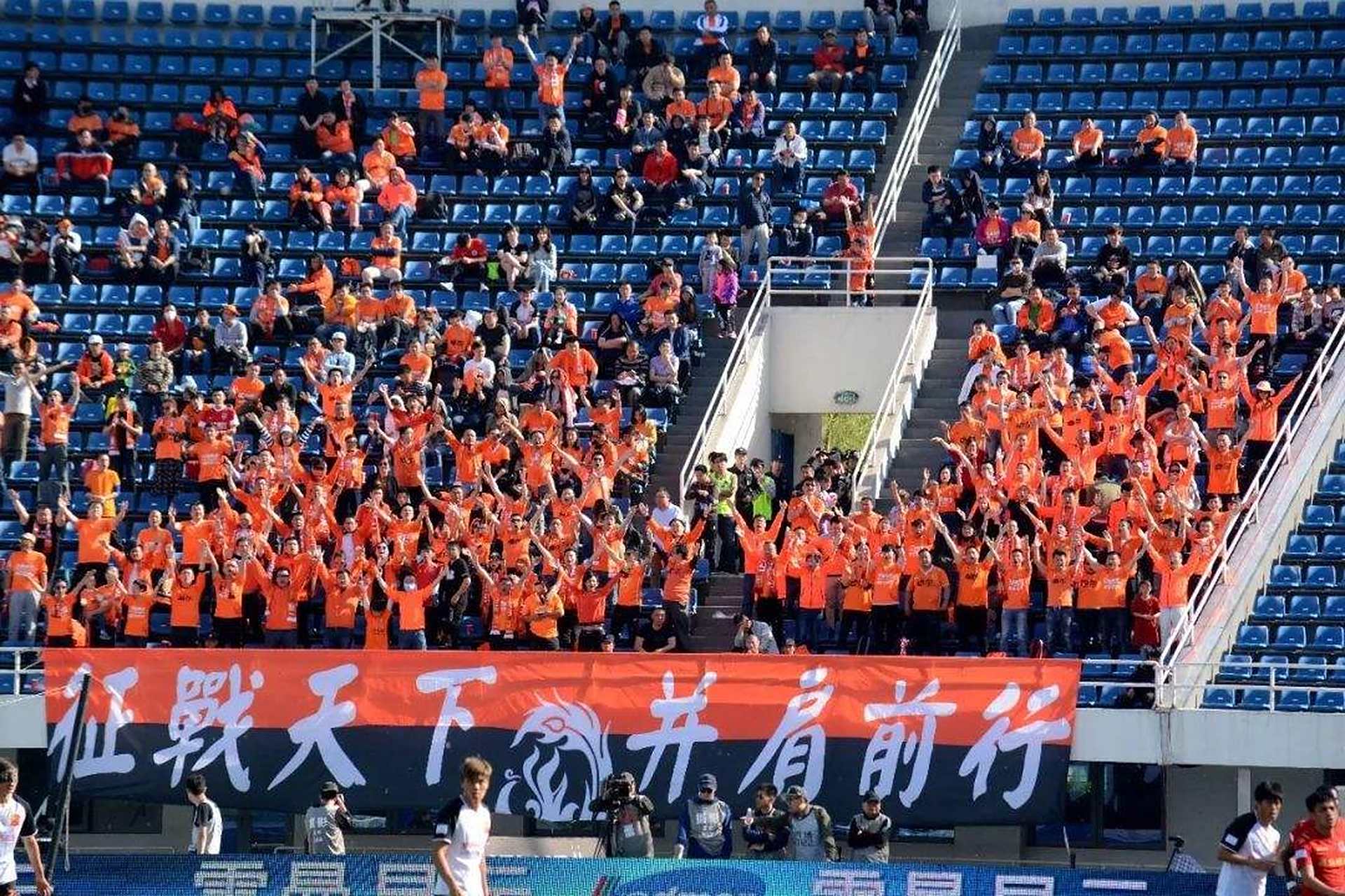 武汉卓尔主场负于青岛黄海，积分下滑