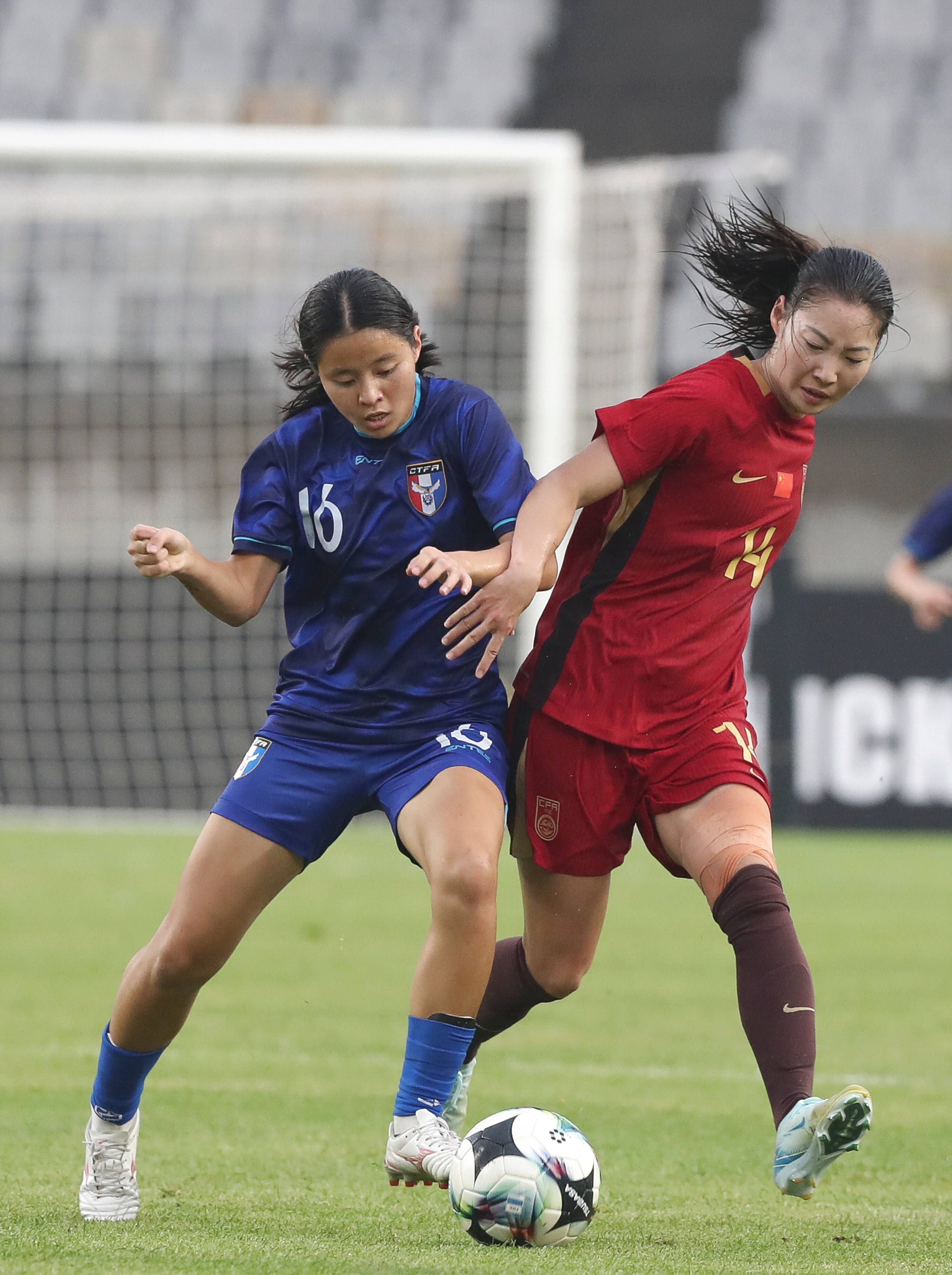 开云体育在线-中国女足球员荣获足球明星称号