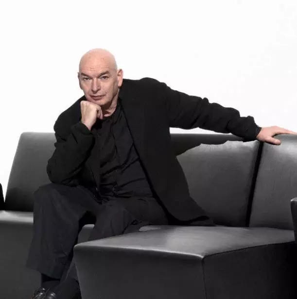 开云体育平台APP-法国跳水冠军梅洛将鱼跃表演带入学校