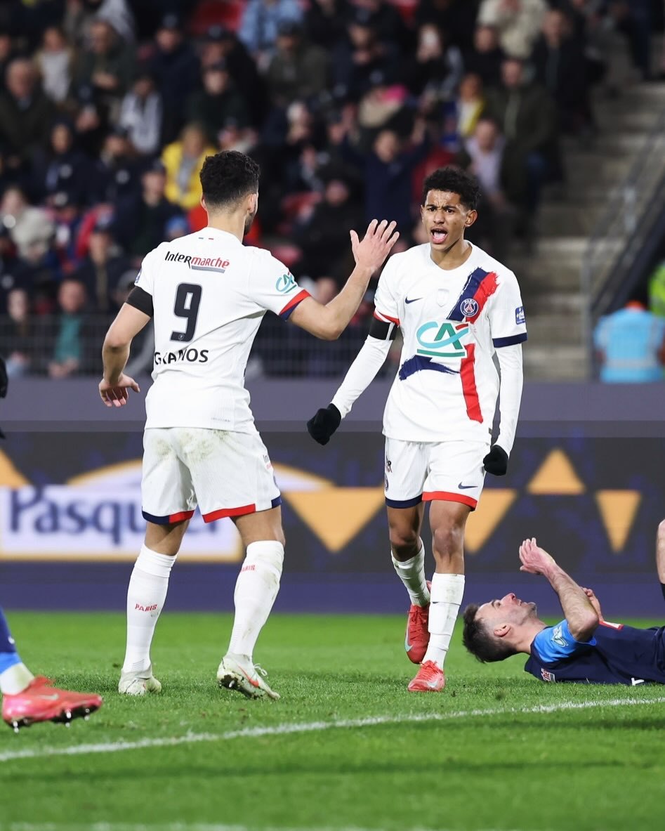 弗赖堡边锋连破门，实现帽子戏法助球队大胜