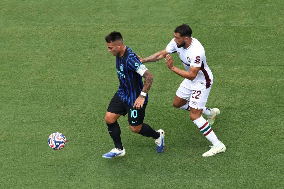 开云体育下载-意甲赛场上爆发冲突，球员情绪失控引关注的简单介绍