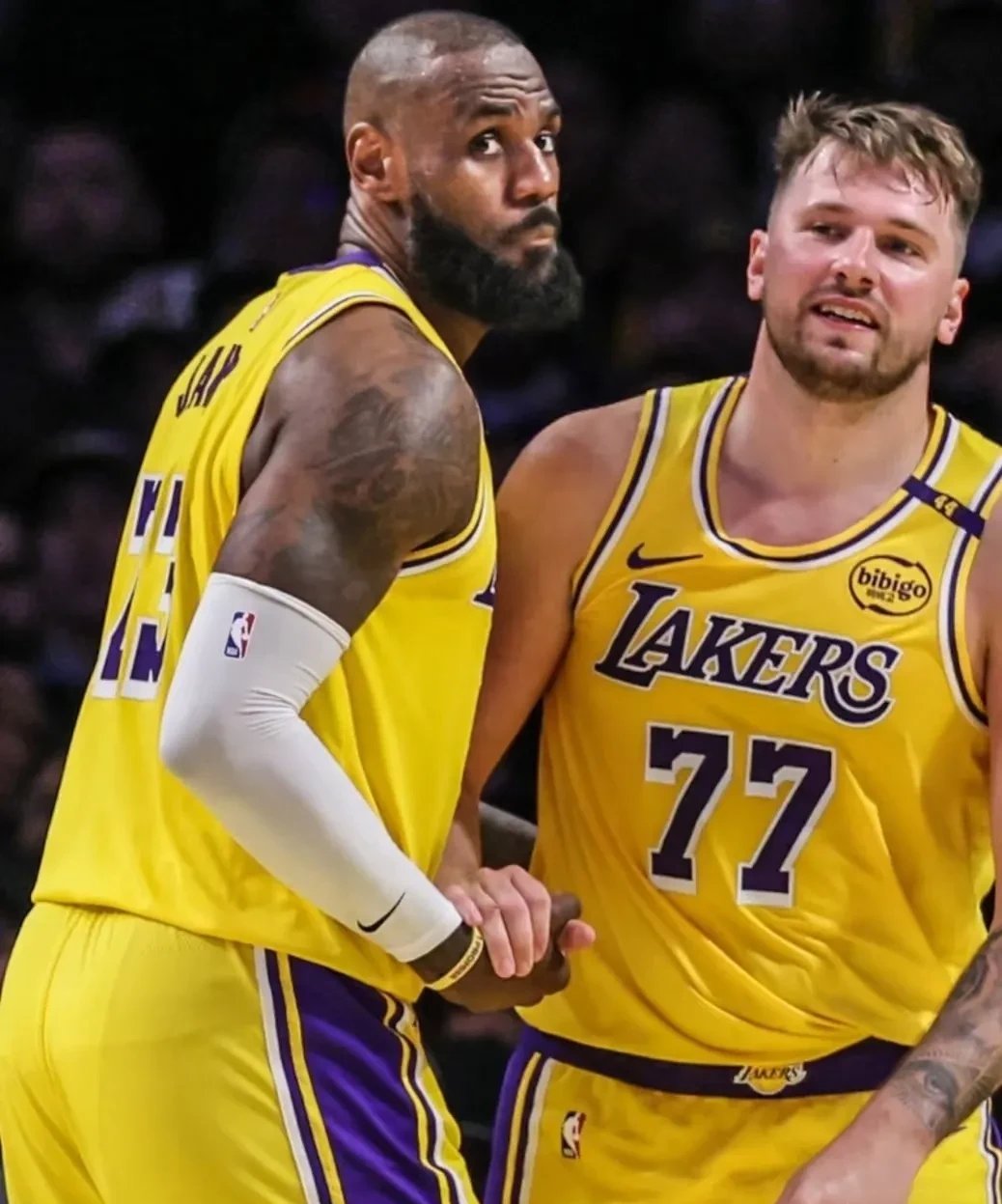 纽约尼克斯队客场胜湖人队，取得胜利