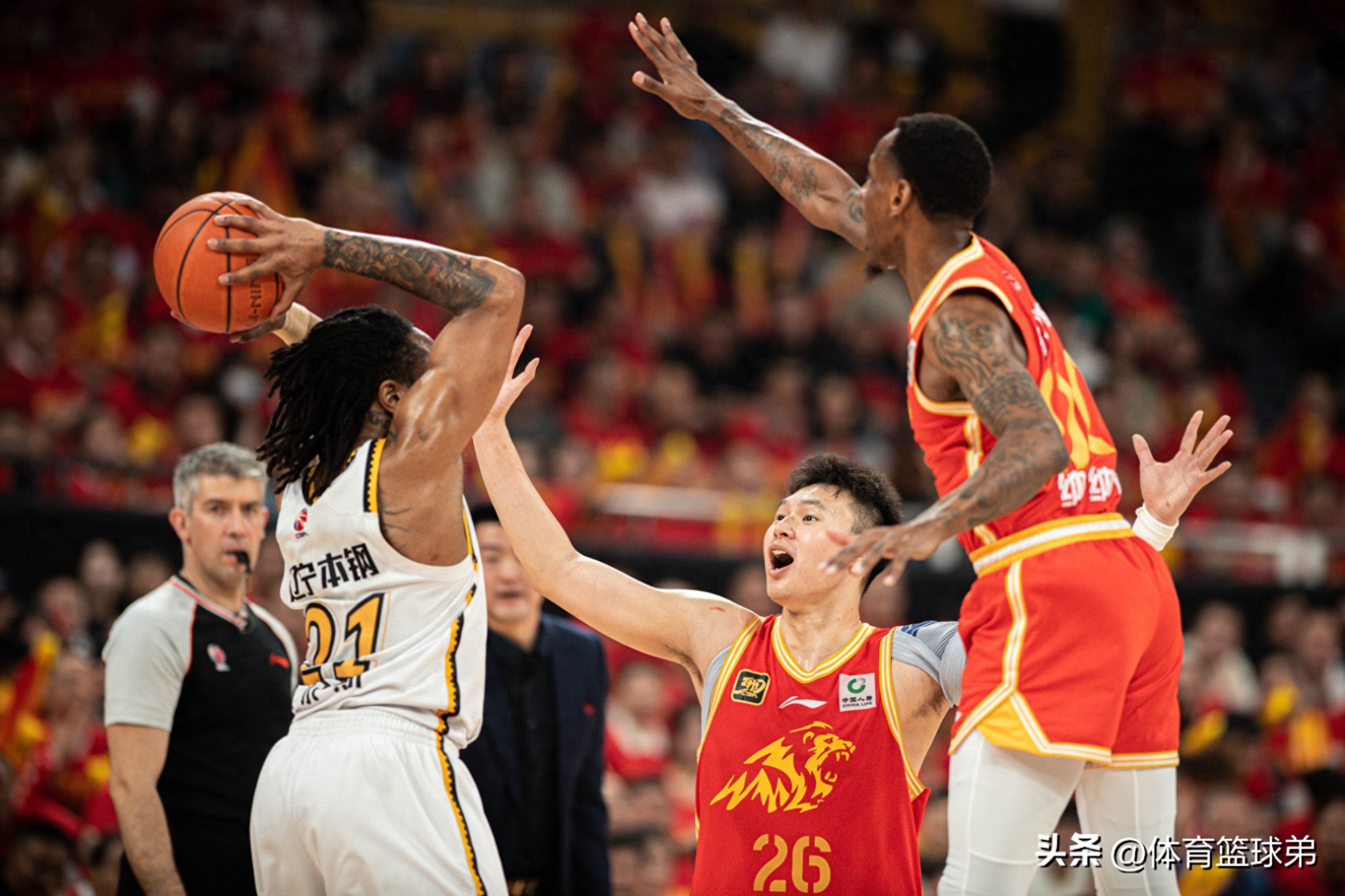 关于势均力敌,一场篮球联赛引人入胜的对决让球迷沸腾的信息 关于势均力敌,一场篮球联赛引人入胜的对决让球迷沸腾的信息