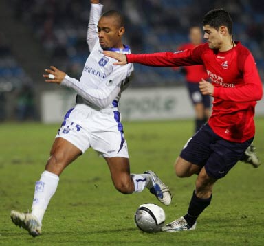 包含欧塞尔主场告捷出线圈，士气高昂的词条