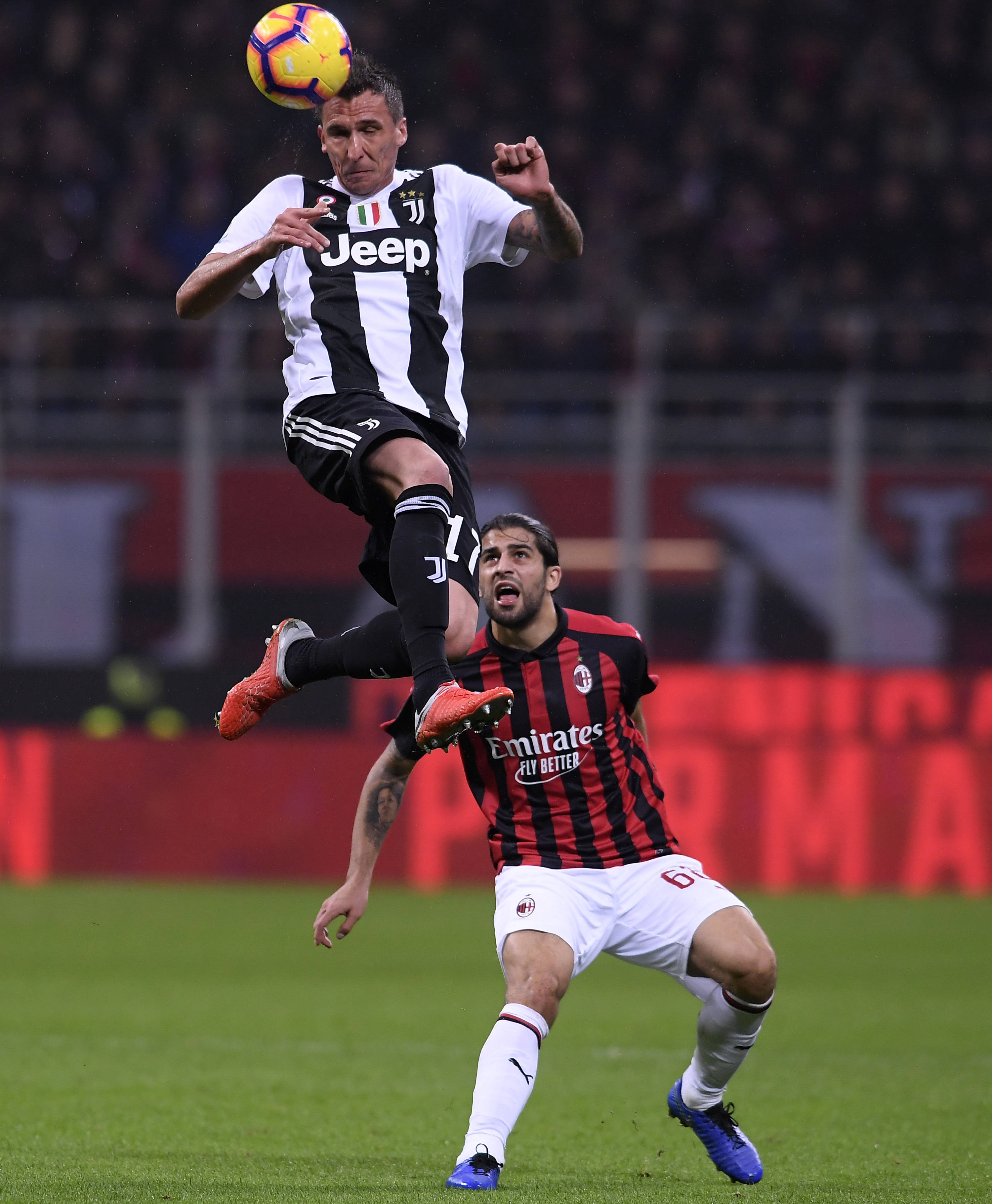 意甲联赛大战:AC米兰成功击败对手 意甲联赛大战:AC米兰成功击败对手