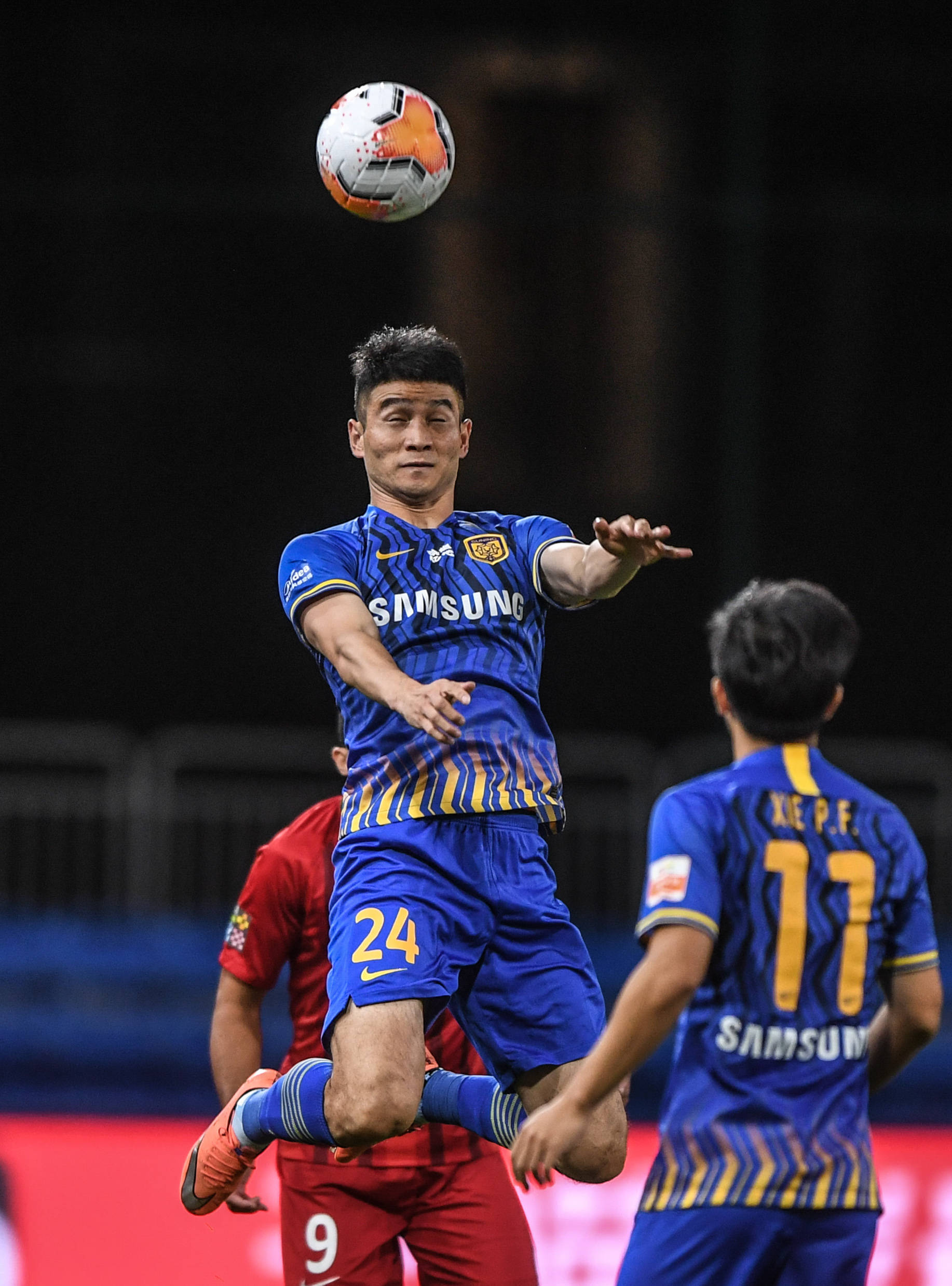 开云下载-苏宁轻松战胜建业，继续领跑积分榜