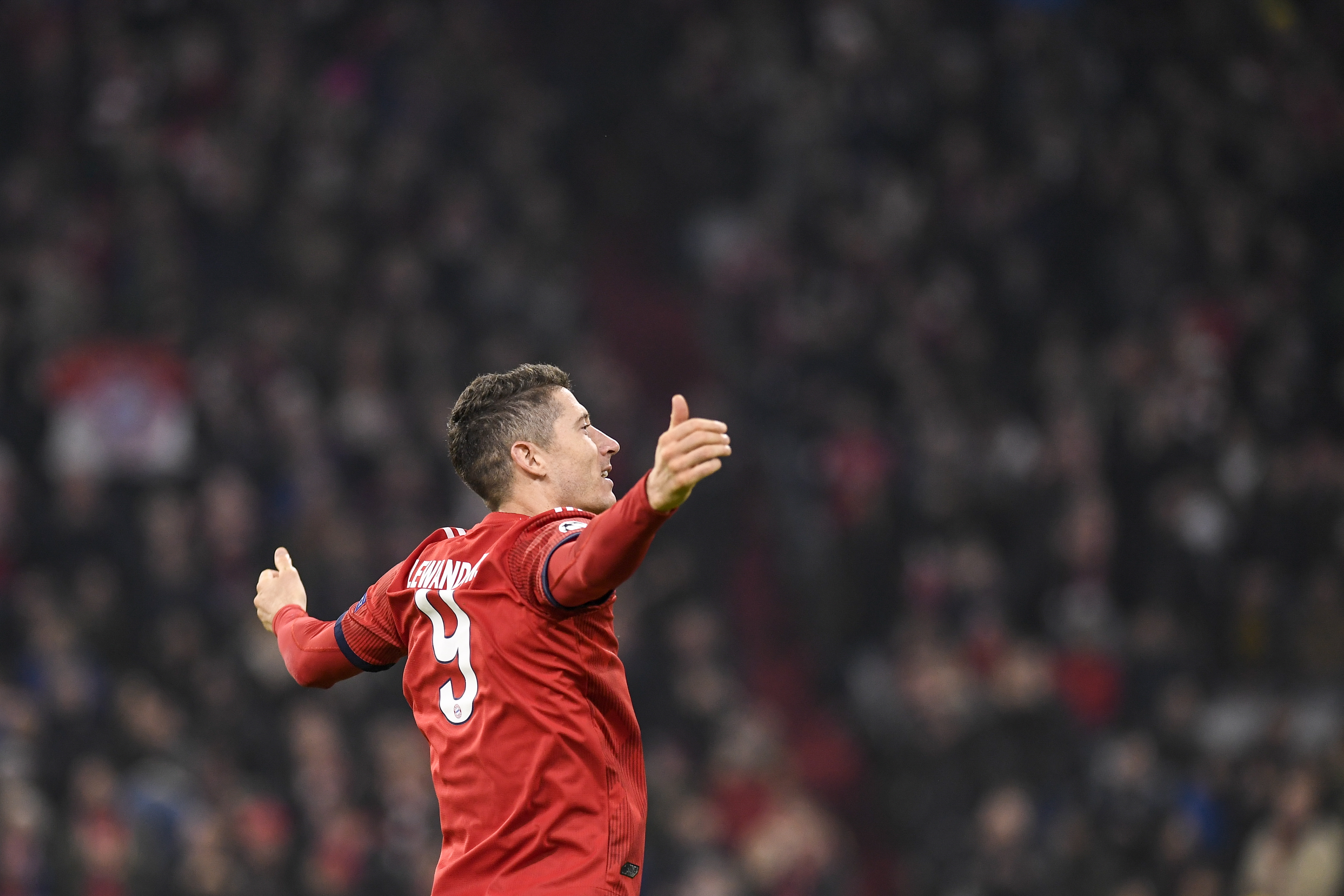 开云APP-雅典AEK遭遇主场失利，士气受挫