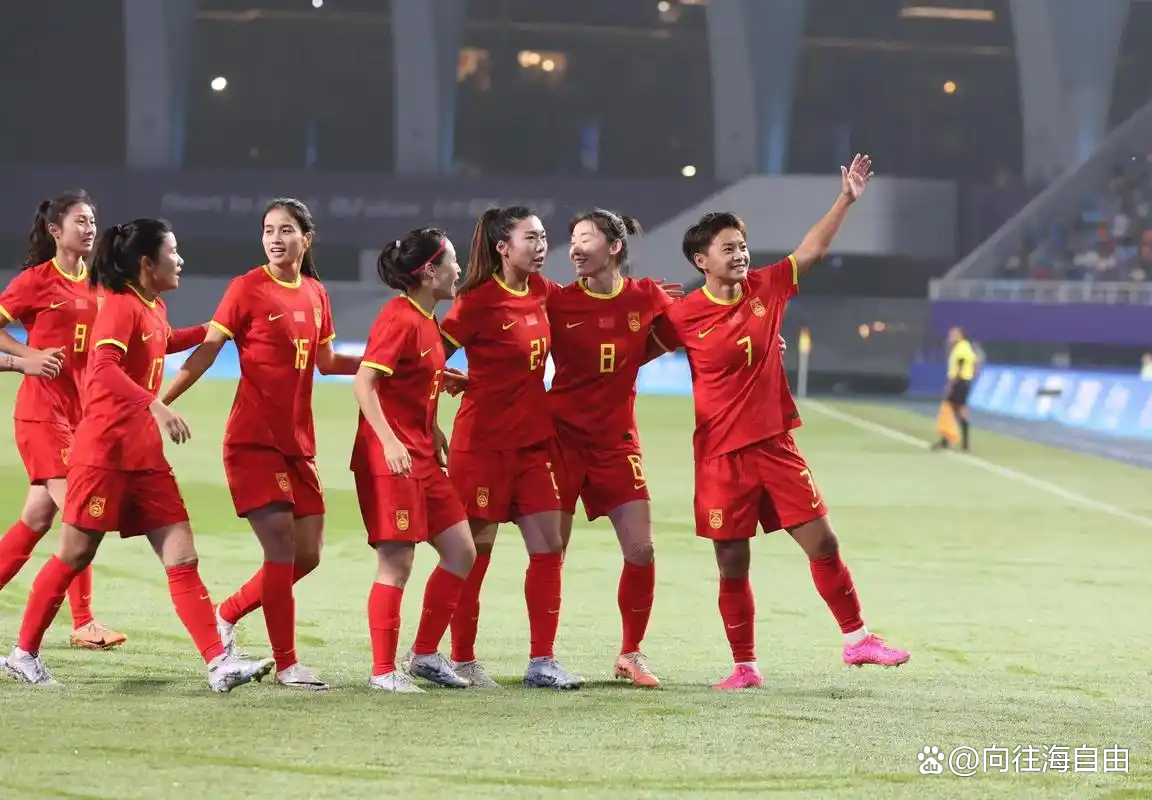 韩国女足队员展现出色射门技巧 韩国女足队员展现出色射门技巧