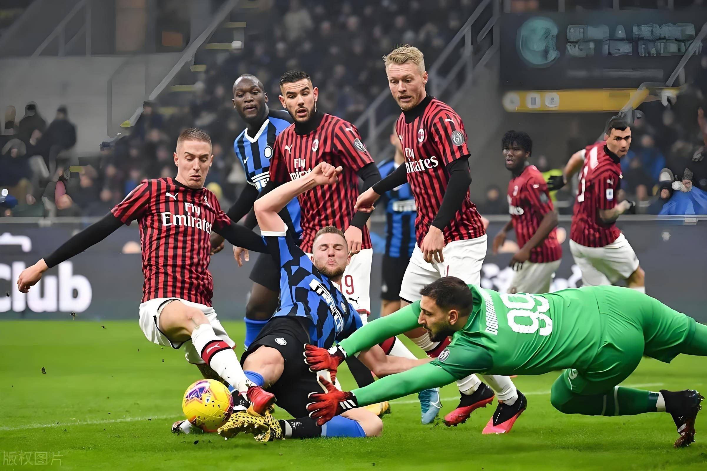 包含国际米兰球场气氛热烈球队士气高昂的词条