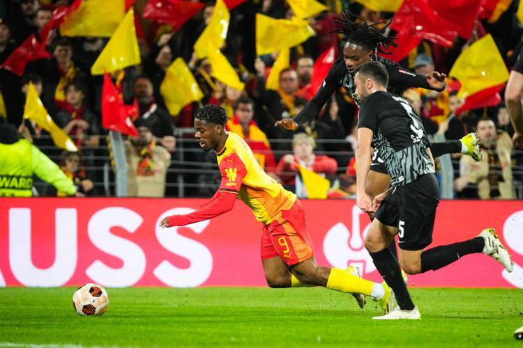 荷兰球队在欧冠比赛中展现出色表现