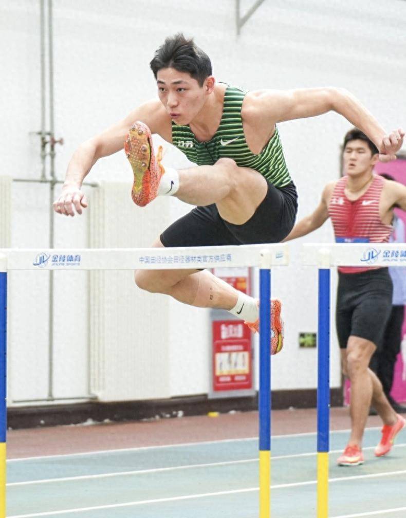 运动员们为荣誉而战，体育精神闪耀