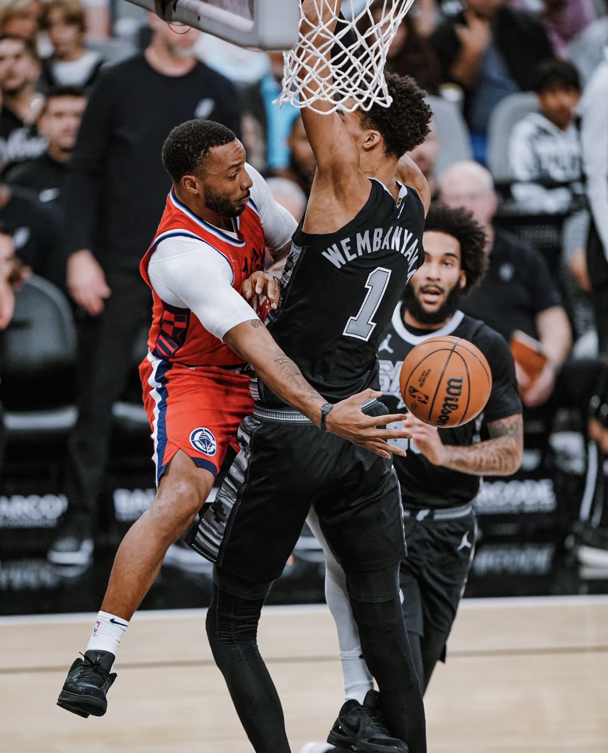 开云体育官方网站-包含热火逆转马刺，总决赛系列赛扳平的词条