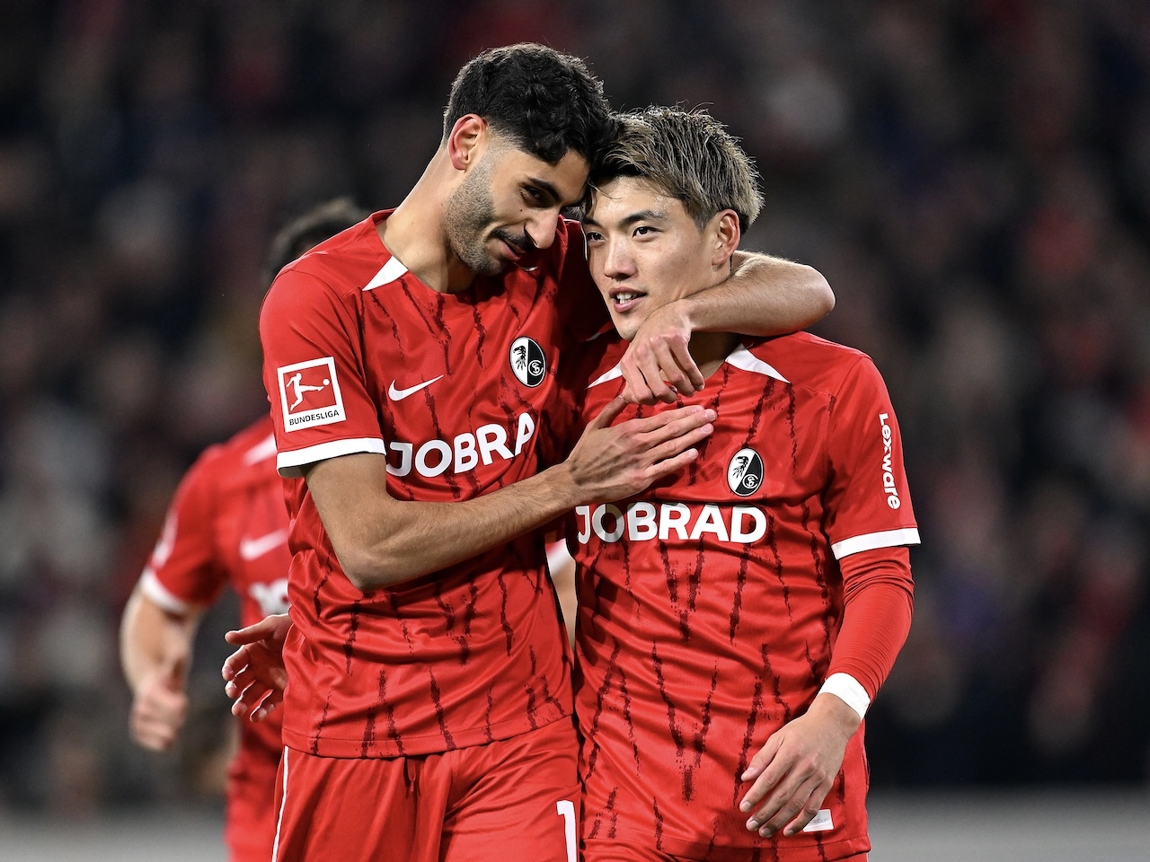 弗赖堡胜利后冲到联赛第八位