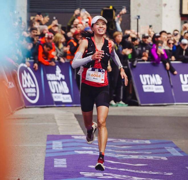 肯尼亚长跑名将夺冠,坐稳领先 肯尼亚长跑名将夺冠,坐稳领先