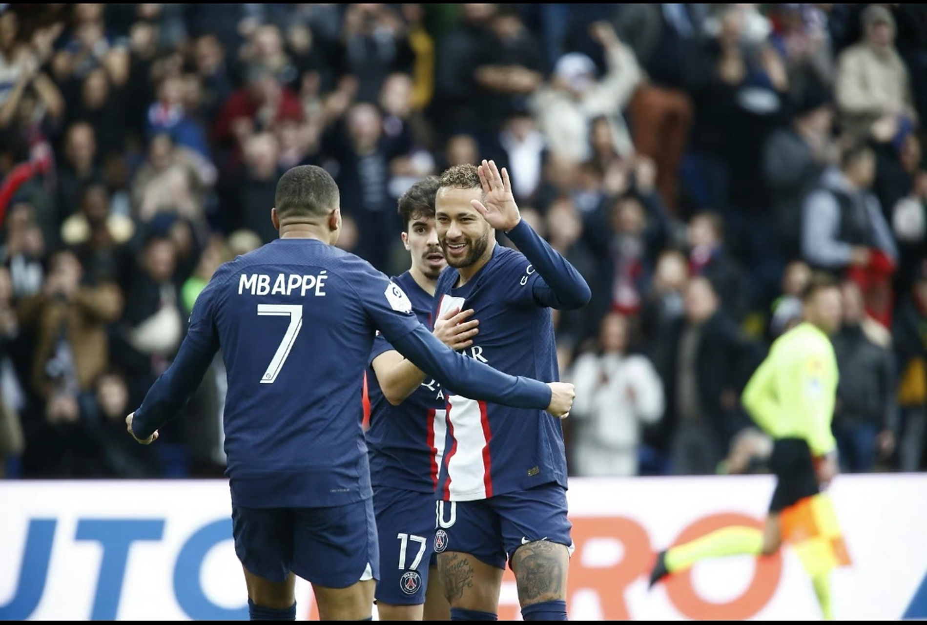 开云体育官网-梅西PK内马尔！巴黎豪门争夺冠军的简单介绍