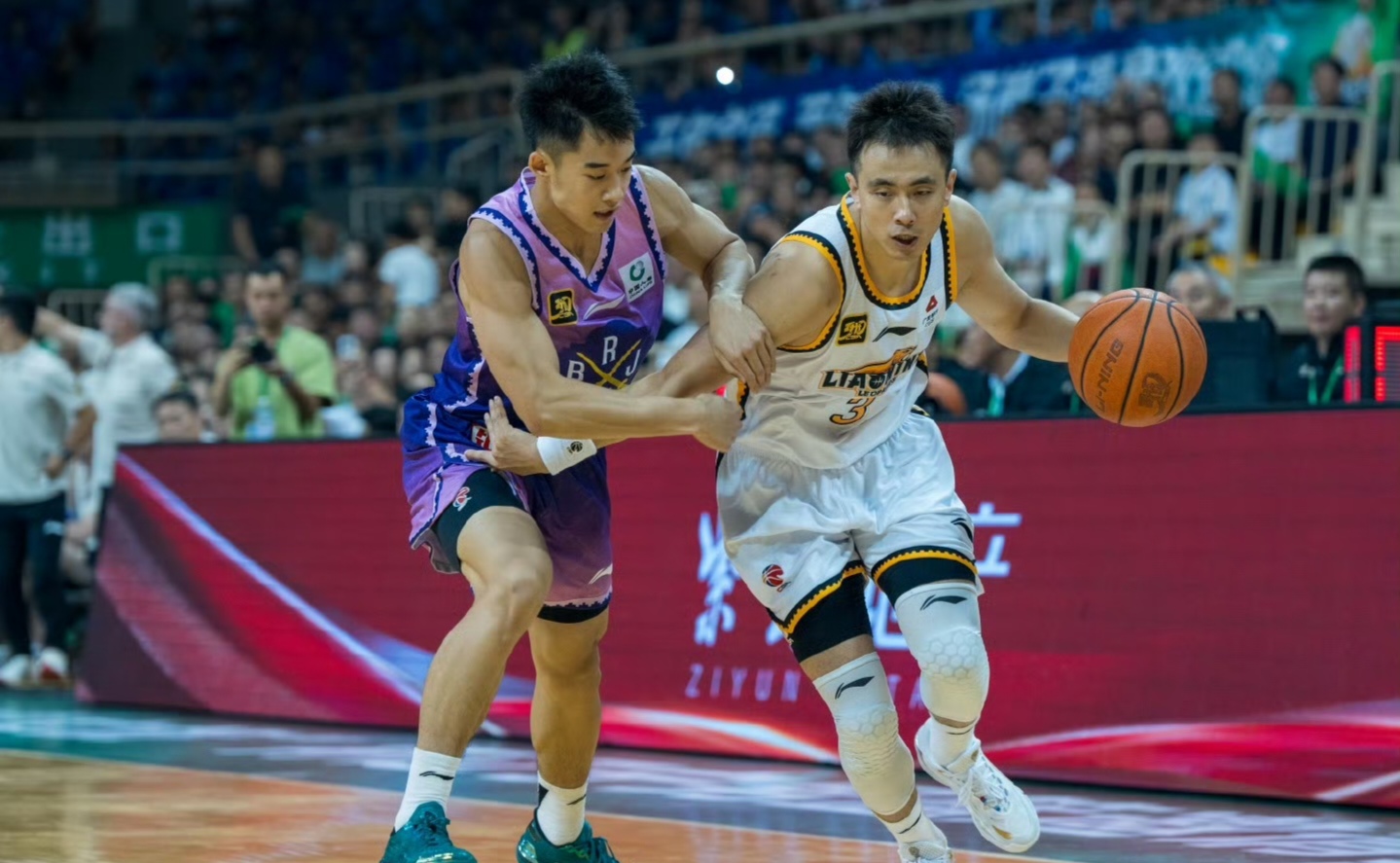 辽宁队险胜雷霆，恩比德统治全场